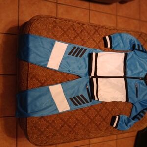 Boys, Lion Dynasty 2-piece leisure suit, Size 6.